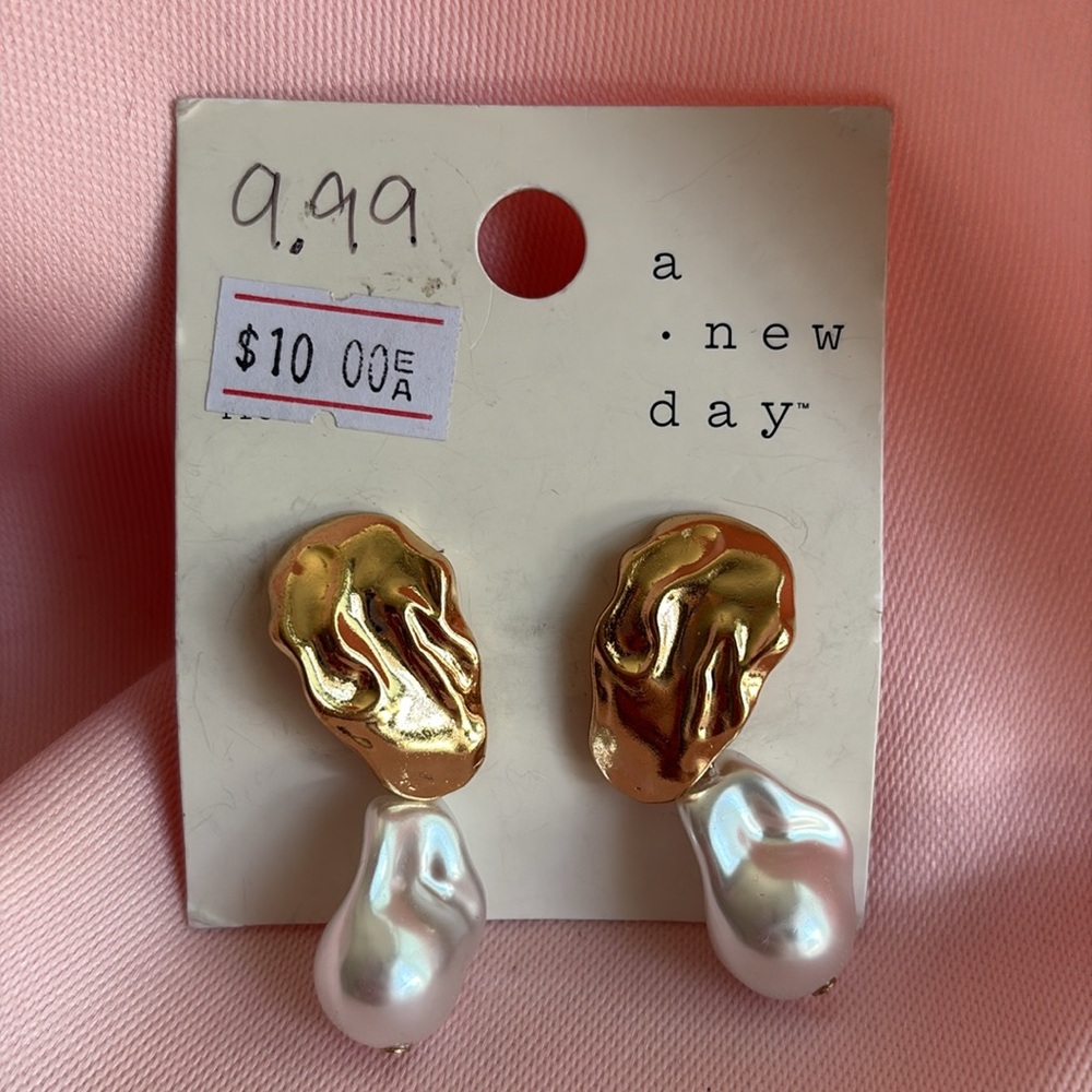 🟢 A New Day Textured Post with Organic Simulated Pearl Drop Earrings Gold Pearl